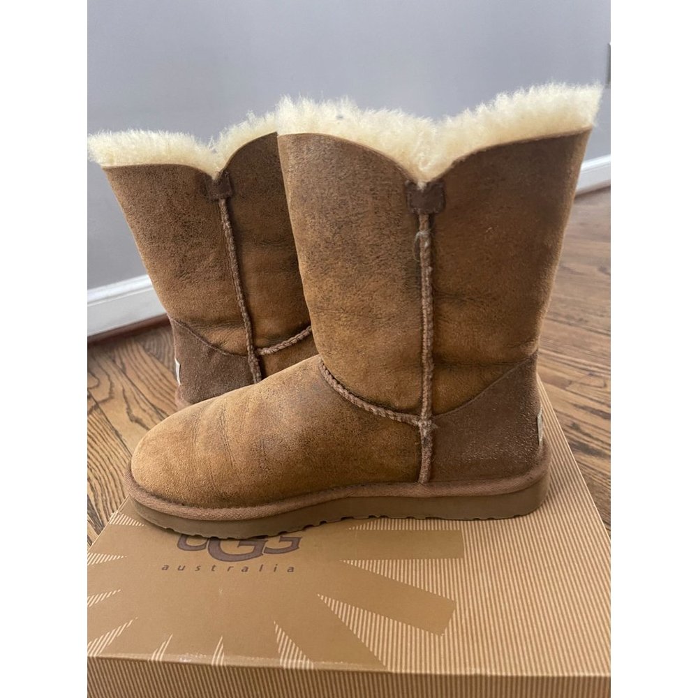 UGG Australia Bailey Button 5838 Sheepskin Boots - Size 8 - Picture 5 of 9